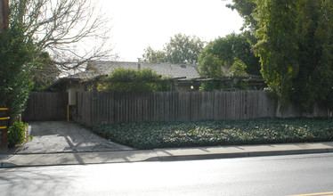 511 Thompson Ave in Mountain View, CA - Building Photo - Building Photo