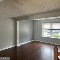 7807 Edmunds Way in Elkridge, MD - Building Photo