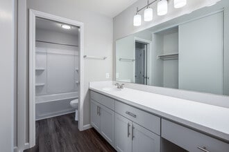 Amber Grove in Sacramento, CA - Building Photo - Interior Photo