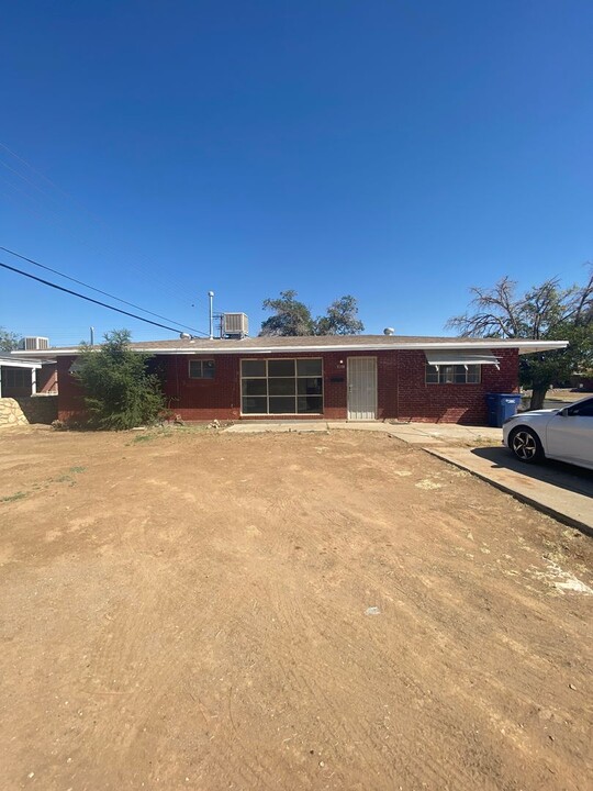 9108 Mt Etna Dr in El Paso, TX - Foto de edificio