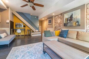 1136 Rodman St in Philadelphia, PA - Building Photo