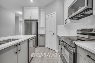 11329-11126 126 St NW in Edmonton, AB - Building Photo