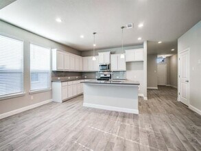 1137 Gillespie Dr in Justin, TX - Building Photo - Building Photo