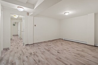 4016 31st Ave in Astoria, NY - Building Photo - Interior Photo