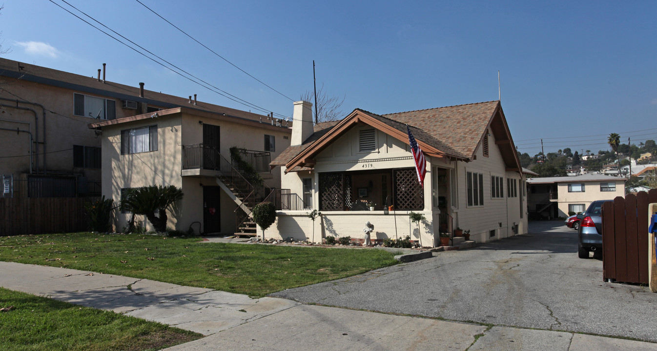 4319 Toland Way in Los Angeles, CA - Foto de edificio