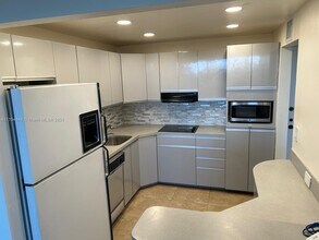 1400 St Charles Pl-Unit -722 in Pembroke Pines, FL - Building Photo - Building Photo