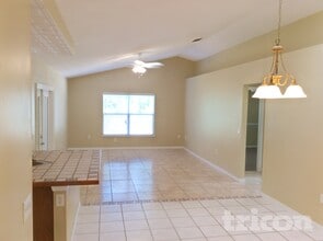 2884 Forest Edge Dr in Deltona, FL - Foto de edificio - Building Photo