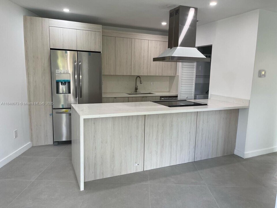 11922 NE 12th Ct in Biscayne Park, FL - Building Photo