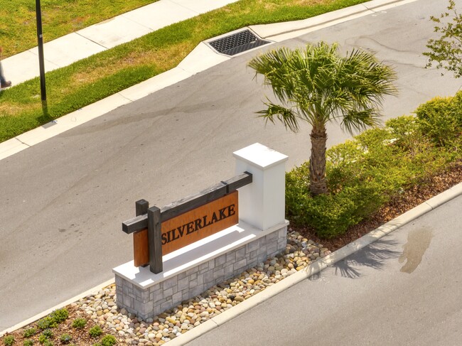 957 Silverlake Blvd in Lake Alfred, FL - Building Photo - Building Photo