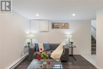 7 Purdy Crescent in Hamilton, ON - Building Photo - Building Photo