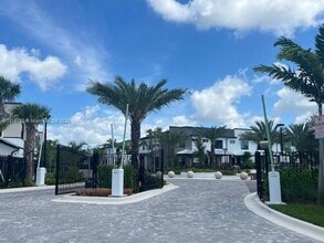 8362 NW 7th Pl in Plantation, FL - Building Photo - Building Photo