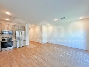 2746 W Red Fox Rd in Phoenix, AZ - Building Photo - Building Photo