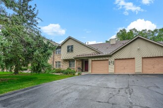 4258 Oakmede Ln in St. Paul, MN - Building Photo - Building Photo