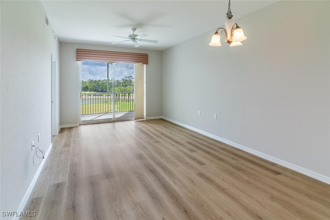 3960 Loblolly Bay Dr in Naples, FL - Building Photo