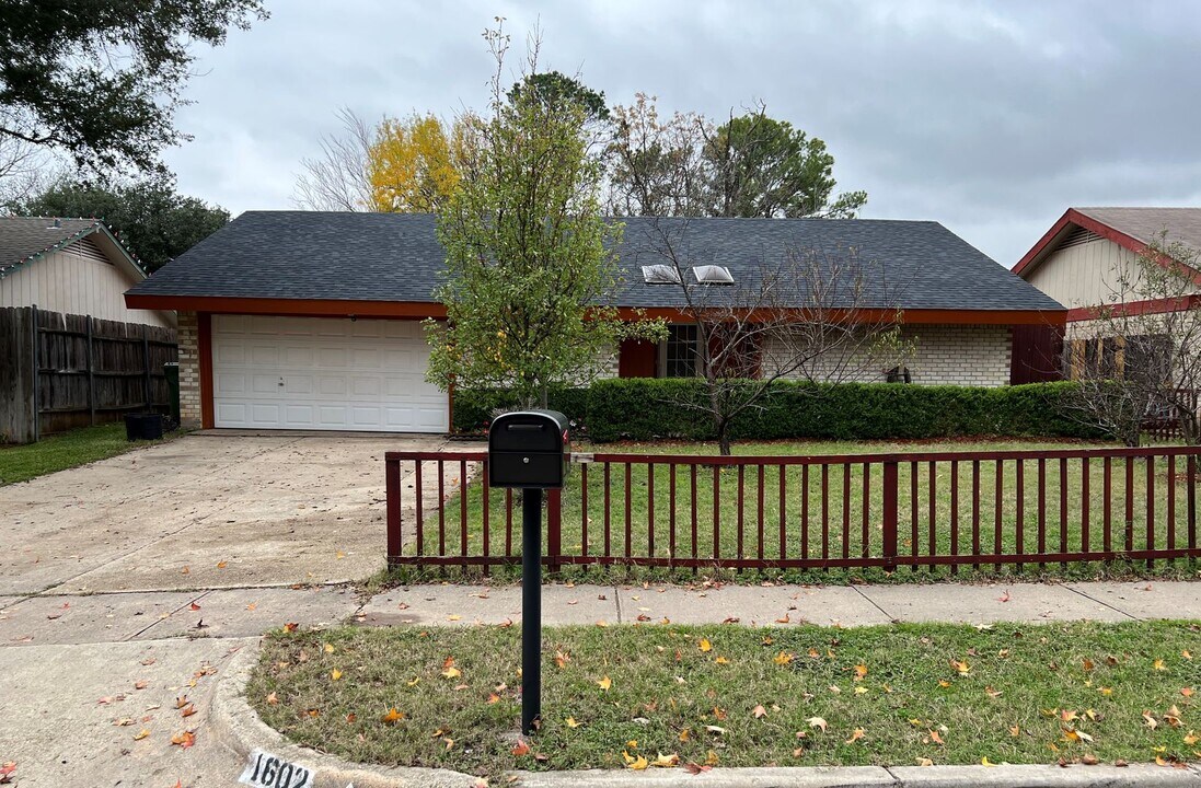 1602 Marblehead Dr in Lewisville, TX - Building Photo