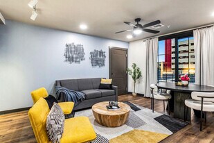 611 Commerce St in New Orleans, LA - Building Photo