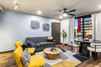 611 Commerce St in New Orleans, LA - Building Photo - Building Photo