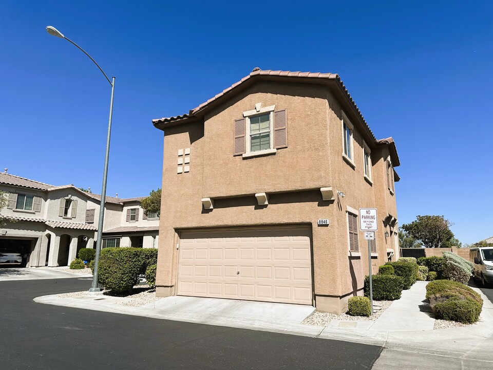 8846 S Carradori Ave in Las Vegas, NV - Building Photo