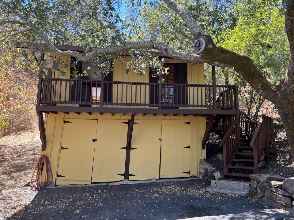 3343 St Marys Rd in Lafayette, CA - Building Photo