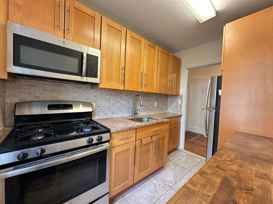 52-30 39th Ave in Queens, NY - Building Photo
