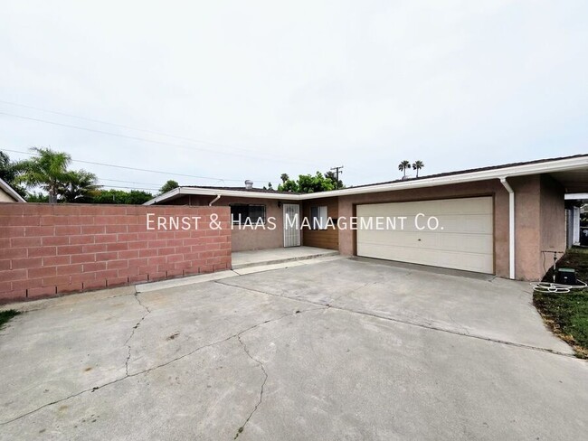 property at 904 S Kenmore St