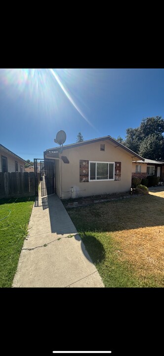 228 W 20th St, Unit 228 in Merced, CA - Building Photo