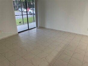 771 NE 199th St in North Miami Beach, FL - Building Photo - Building Photo