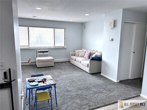 532 Cricket Ln in Woodbridge Township, NJ - Building Photo - Building Photo