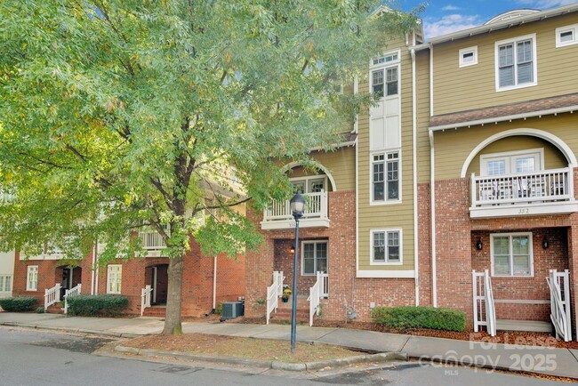 336 Magnolia Ave in Charlotte, NC - Foto de edificio - Building Photo