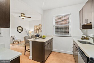1020 Fairmont St NW-Unit -2 in Washington, DC - Foto de edificio - Building Photo