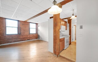 222 Williams St E, Unit 104 in Glastonbury, CT - Foto de edificio - Building Photo