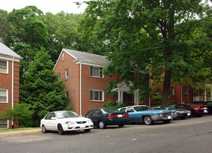 8316 Roanoke Ave in Takoma Park, MD - Foto de edificio - Building Photo