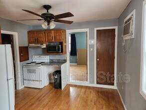 560 Rockland Ave in Manchester, NH - Building Photo - Building Photo