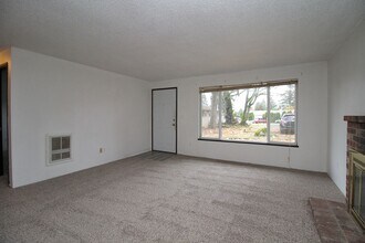 1113 NE 183rd Ave-Unit -1125 in Portland, OR - Building Photo - Building Photo