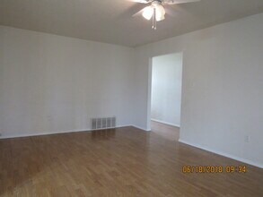 127 SE Surrey Ln in Lawton, OK - Foto de edificio - Building Photo