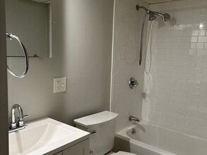 1531 Beacon St, Unit 2S in Brookline, MA - Foto de edificio - Building Photo