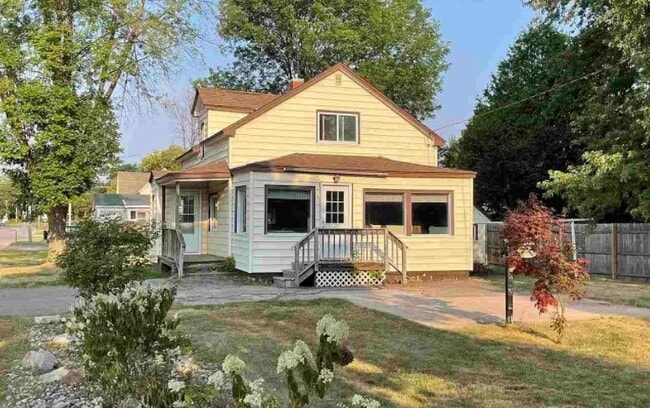 property at 2301 Presque Isle Ave