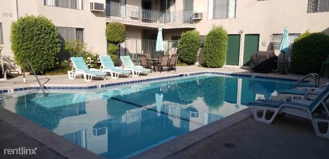 12931 Oxnard St in Los Angeles, CA - Building Photo - Building Photo