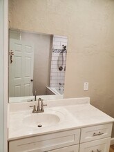 6823 Guyler St in Wallis, TX - Foto de edificio - Building Photo