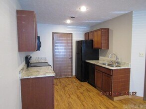720 E German Ln, Unit 8 in Conway, AR - Building Photo - Building Photo