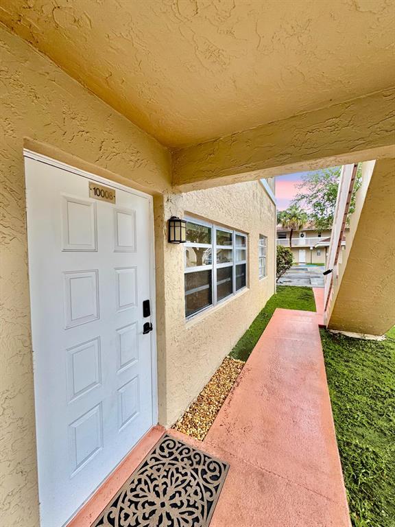 10008 Twin Lakes Dr in Coral Springs, FL - Building Photo - Building Photo
