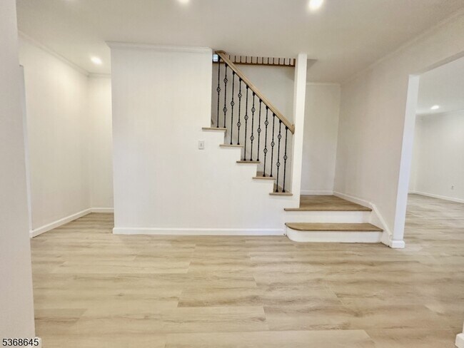 115 Ormont Rd in Chatham Township, NJ - Building Photo - Building Photo