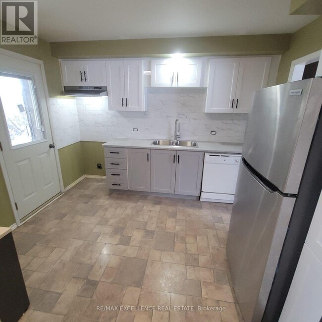 7 Dunnett Blvd in Belleville, ON - Building Photo - Building Photo