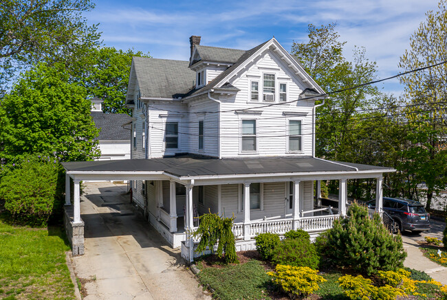 564 Prospect St in Torrington, CT - Foto de edificio - Building Photo