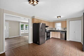 915 Crystal Rock Rd in Lusby, MD - Building Photo - Building Photo