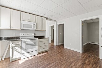 174 Bartlett St, Unit 2 in Lewiston, ME - Building Photo - Building Photo