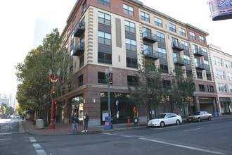 Fifth Avenue Court in Portland, OR - Foto de edificio - Building Photo