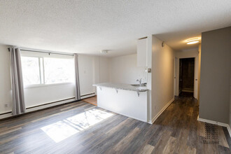 Mount Royal on 14th Apartments in Calgary, AB - Building Photo - Building Photo