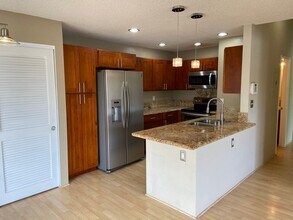 594 Mananai Pl in Honolulu, HI - Building Photo - Building Photo