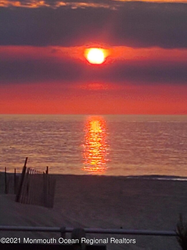 5 Ocean Ave N in Ocean Grove, NJ - Foto de edificio - Building Photo